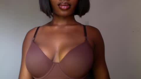 Snapshot of horny_goddess_delilah chatting on 10, 5, 2026 delilah online show from 10, 5, 2026