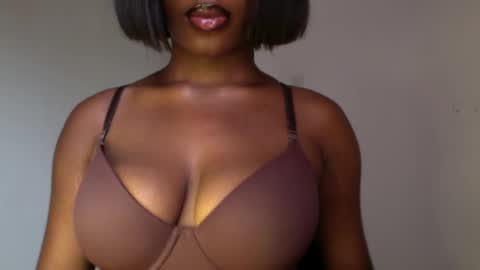Snapshot of horny_goddess_delilah chatting on 18, 5, 2026 delilah online show from 18, 5, 2026