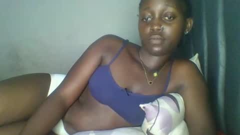 Snapshot of hornybella84 chatting on 23, 4, 2026 Bella online show from 23, 4, 2026