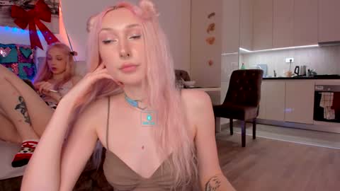 Snapshot of hornybunnys chatting on 12, 1, 2025 Alex and Rosie online show from 12, 1, 2025