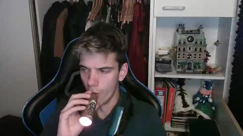 Snapshot of hornyjoey1 chatting on 18, 11, 2025 Joey online show from 18, 11, 2025