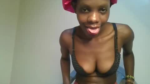 Snapshot of hornylittleprinces chatting on 11, 10, 2025 Princes online show from 11, 10, 2025