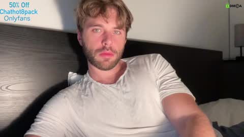 Snapshot of hot8pack01 chatting on 17, 10, 2025 Edward aka Wolf online show from 17, 10, 2025