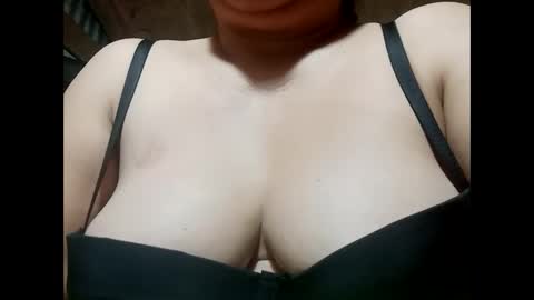 Snapshot of hot_boobs21 chatting on 9, 3, 2025 hot_boobs21 online show from 9, 3, 2025