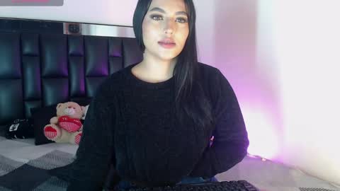 K E N D A L L online show from 12, 1, 2025