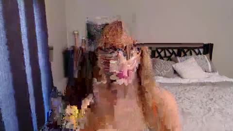 Rose Redwood online show from 24, 9, 2025