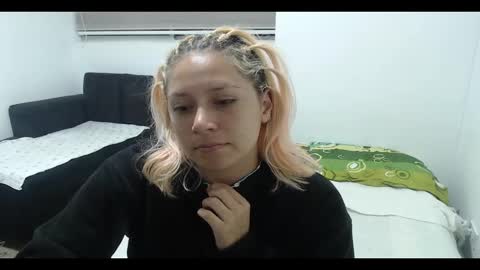 Snapshot of hot_mommymia chatting on 25, 1, 2025 Mia online show from 25, 1, 2025