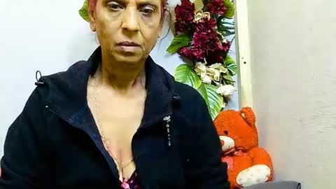 hot queen online show from 21, 6, 2026