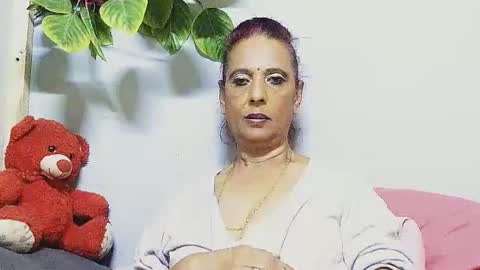 hot queen online show from 11, 7, 2026