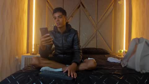 hotcouple_222 online show from 24, 11, 2025