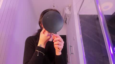 hotfallingdevil online show from 3, 3, 2026