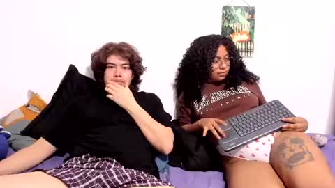 Snapshot of hothoneychile chatting on 7, 7, 2026 Sam and Nico online show from 7, 7, 2026