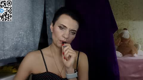hotmamaqueen234 online show from 27, 3, 2026