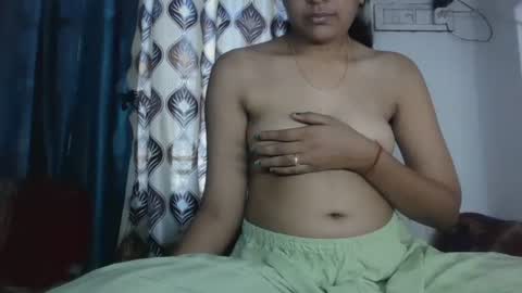 Snapshot of hotnsweetindian chatting on 17, 11, 2025 lola online show from 17, 11, 2025