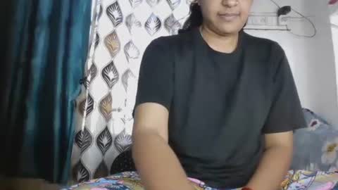 Snapshot of hotnsweetindian chatting on 17, 12, 2025 lola online show from 17, 12, 2025