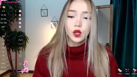 Snapshot of hottease_pvt chatting on 5, 12, 2024 hello Im Eva online show from 5, 12, 2024