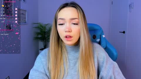 Snapshot of hottease_pvt chatting on 5, 1, 2025 hello Im Eva online show from 5, 1, 2025