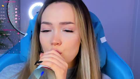 Snapshot of hottease_pvt chatting on 5, 1, 2025 hello Im Eva online show from 5, 1, 2025