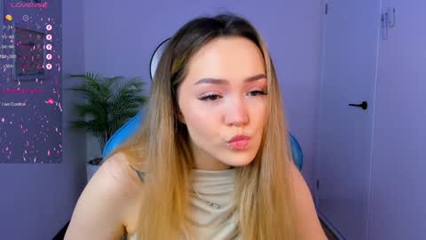 Snapshot of hottease_pvt chatting on 7, 1, 2025 hello Im Eva online show from 7, 1, 2025