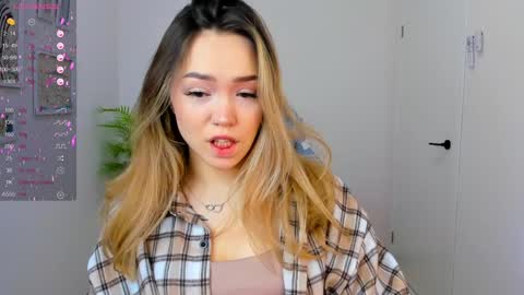 Snapshot of hottease_pvt chatting on 8, 1, 2025 hello Im Eva online show from 8, 1, 2025