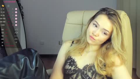 Snapshot of hottease_pvt chatting on 18, 1, 2025 hello Im Eva online show from 18, 1, 2025