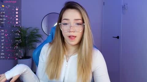 Snapshot of hottease_pvt chatting on 26, 1, 2025 hello Im Eva online show from 26, 1, 2025