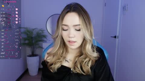 Snapshot of hottease_pvt chatting on 28, 1, 2025 hello Im Eva online show from 28, 1, 2025