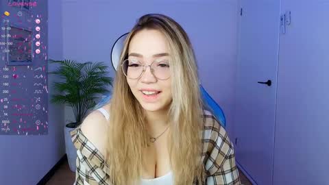 Snapshot of hottease_pvt chatting on 5, 2, 2025 hello Im Eva online show from 5, 2, 2025