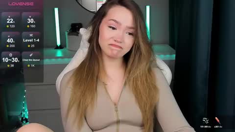 Snapshot of hottease_pvt chatting on 18, 9, 2025 hello Im Eva online show from 18, 9, 2025