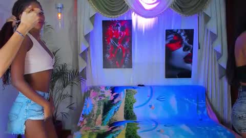 hotties_kittens18 online show from 5, 12, 2025