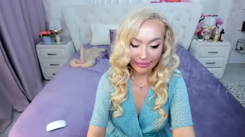 HottieSweetBritneyy online show from 23, 7, 2026