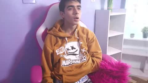 hottiie_guy online show from 21, 10, 2025