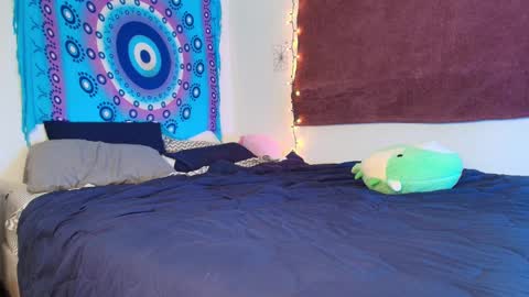 Snapshot of hotwetfreak chatting on 20, 12, 2024 Lili Vixen online show from 20, 12, 2024