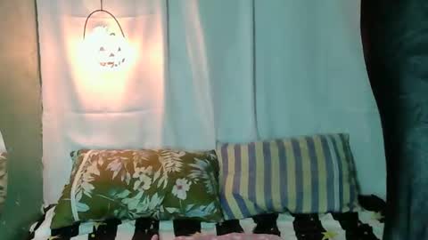Snapshot of hotwetmommaxxx chatting on 28, 10, 2025 hotwetmommaxxx online show from 28, 10, 2025