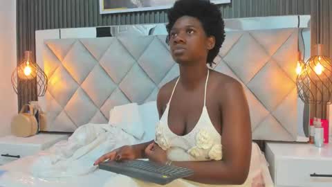 Snapshot of huddah_cam chatting on 20, 9, 2025 huddah online show from 20, 9, 2025