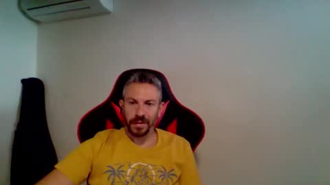 Snapshot of huge__cumshot chatting on 18, 9, 2025 huge__cumshot online show from 18, 9, 2025