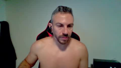 Snapshot of huge__cumshot chatting on 30, 9, 2025 huge__cumshot online show from 30, 9, 2025