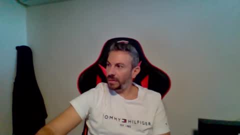 Snapshot of huge__cumshot chatting on 15, 10, 2025 huge__cumshot online show from 15, 10, 2025