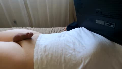HugeCumshots online show from 20, 10, 2025