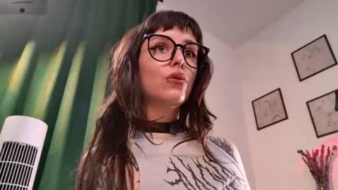 Snapshot of hugme_ chatting on 9, 7, 2026 Mika online show from 9, 7, 2026