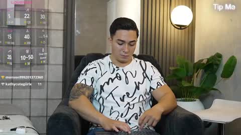 hunk_ryan online show from 26, 2, 2025