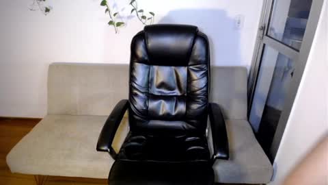 Snapshot of hunkyneighbor chatting on 18, 12, 2024 leo online show from 18, 12, 2024