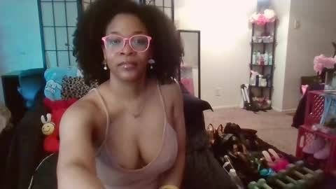 Snapshot of hysteriaheels chatting on 4, 6, 2026 HysteriaHeels online show from 4, 6, 2026
