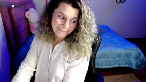 Snapshot of hyun22148625 chatting on 11, 10, 2025 Hello Im Julieta Im 25 years old and I love being here. Thank you for visiting my living room. The only rule is that you hap online show from 11, 10, 2025