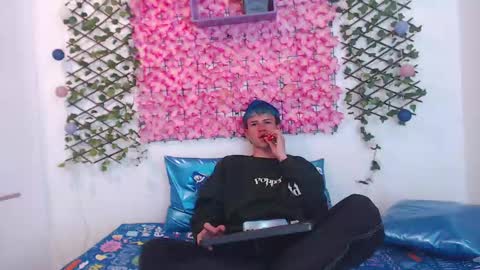 Snapshot of iam_lukas__ chatting on 15, 9, 2025 iam_lukas__ online show from 15, 9, 2025