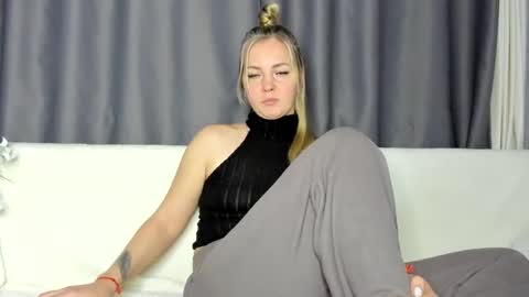 Snapshot of iam_venus chatting on 12, 1, 2025 Venus online show from 12, 1, 2025