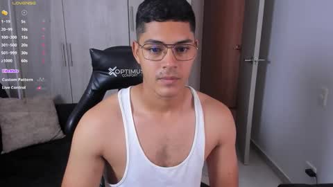 Dylan  independent model  online show from 19, 9, 2025