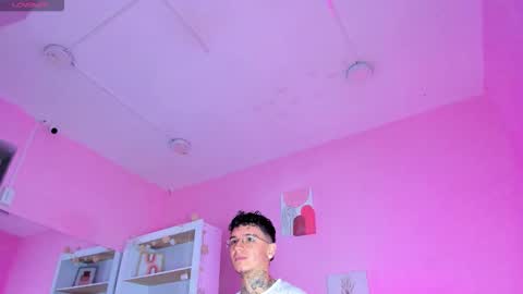 IAN CASTILLO online show from 6, 11, 2025