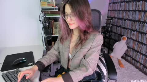 Snapshot of icefroq chatting on 21, 1, 2025 Julia online show from 21, 1, 2025