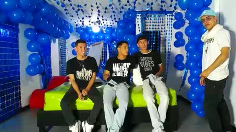 Snapshot of icevermilk chatting on 6, 12, 2024 THOMAS AND DAMIAND online show from 6, 12, 2024